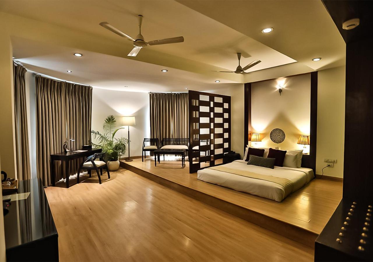 Suite, INR 500 OFF on Airport Transfer and Spa Session